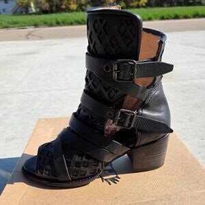 **EUC** Freebird by Steven Chelsey Black Bootie, Size 9